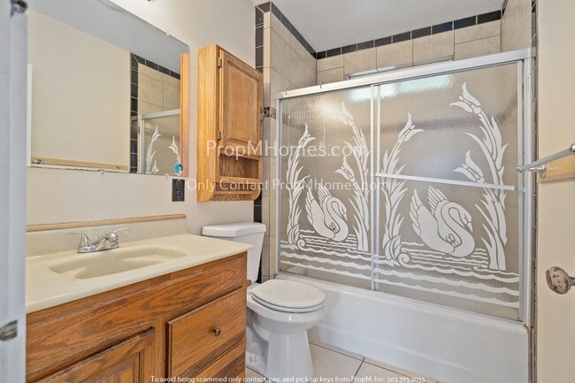 Building Photo - Charming Three Bedroom Home in Hazelwood!