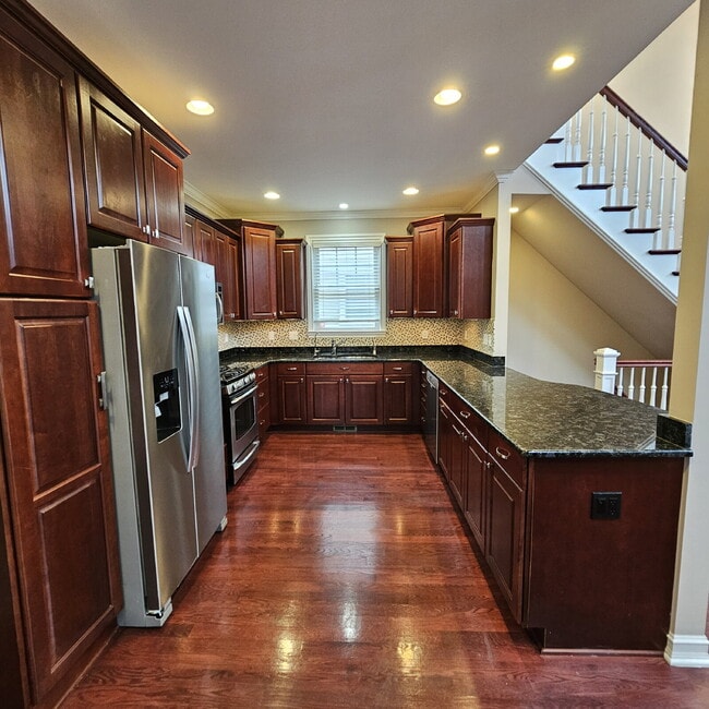 Building Photo - 3 Bedroom, 2.5 Bath Townhome Near Lake St. Clair with Finished Basement, Attached Oversized 2 Car...