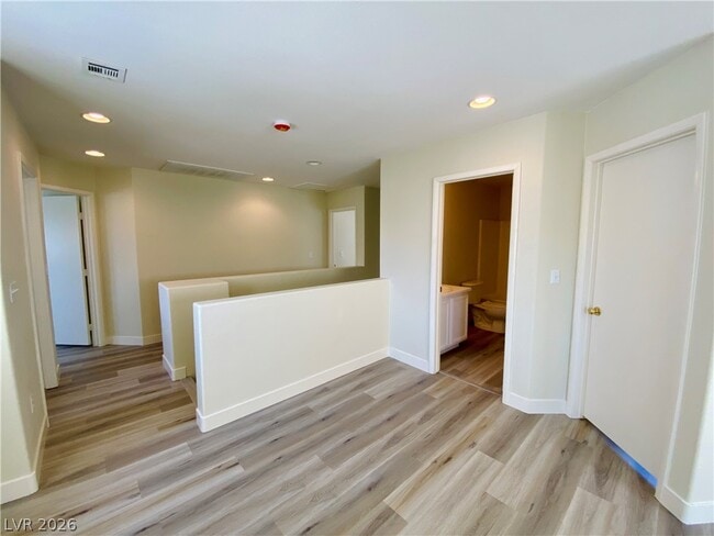 Building Photo - 6158 Dutch Windmill Ave