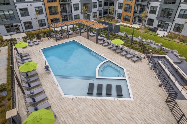 Building Photo - Canter Green