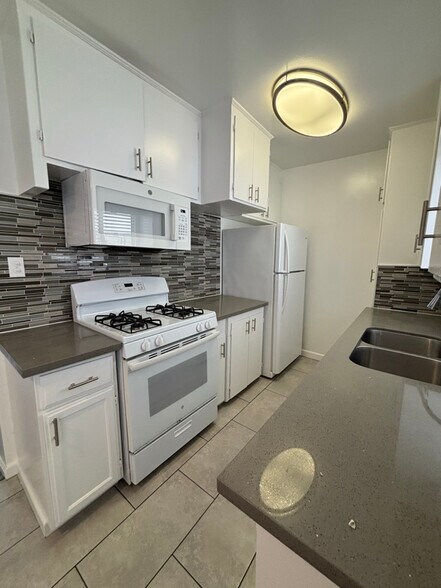 Building Photo - 3313 Artesia Blvd