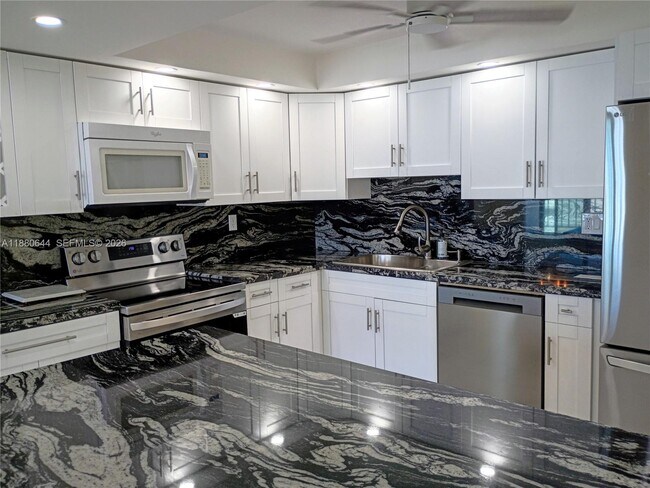 Building Photo - 1410 S Ocean Dr