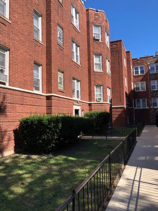 Building Photo - 5031 N Harding Ave