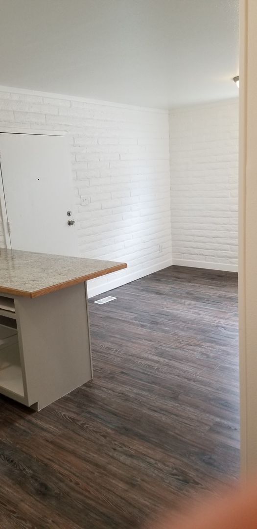 Building Photo - 761 W 600 S