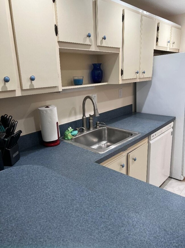 Building Photo - 5403 SE Miles Grant Rd