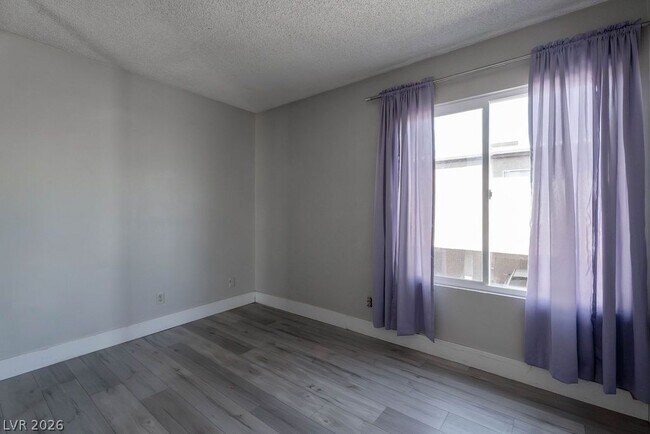 Building Photo - 1501 Living Desert Dr
