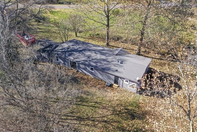 Building Photo - 7049 SW Hwy F