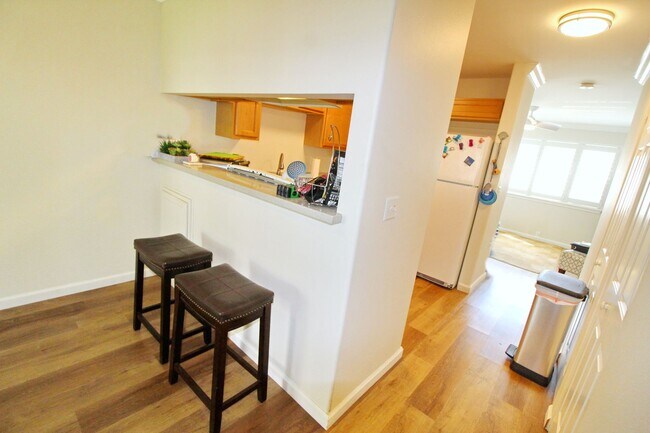Building Photo - Nicely Remodeled and Completely Unfurnishe...