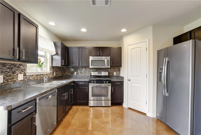 Building Photo - 4616 Inicio Ln