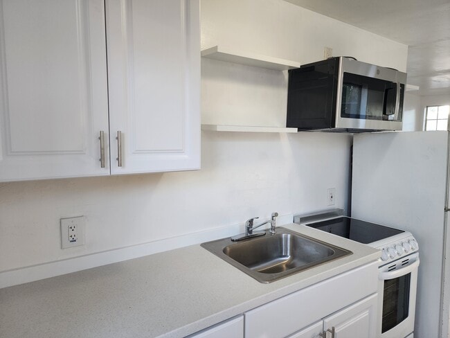 Primary Photo - 6116 Brooklyn Ave