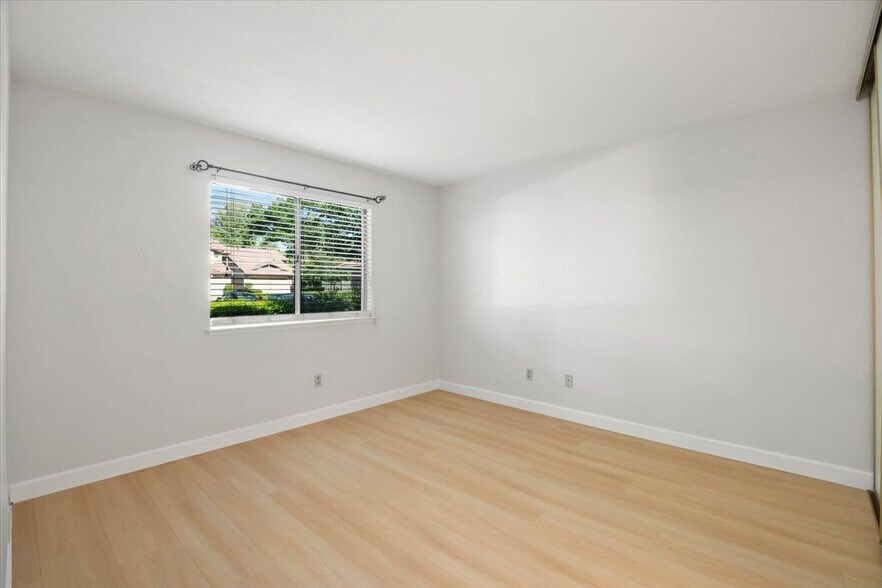 Building Photo - 1446 Chateau Common