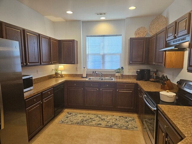 Building Photo - 142 Silverspring Pl