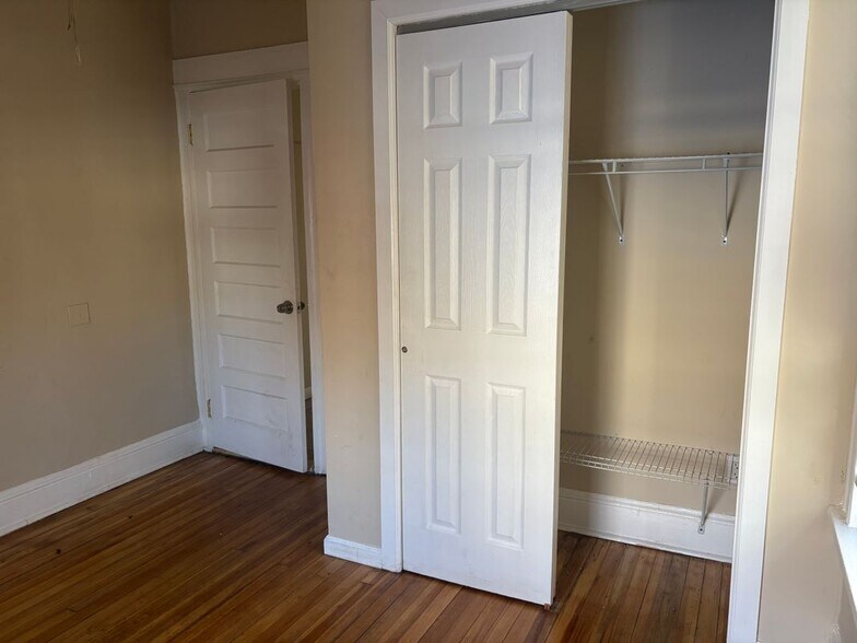 Building Photo - 252 Maplewood Ave