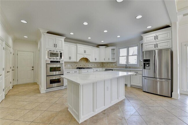 Building Photo - 7970 St Marlo Fairway Dr