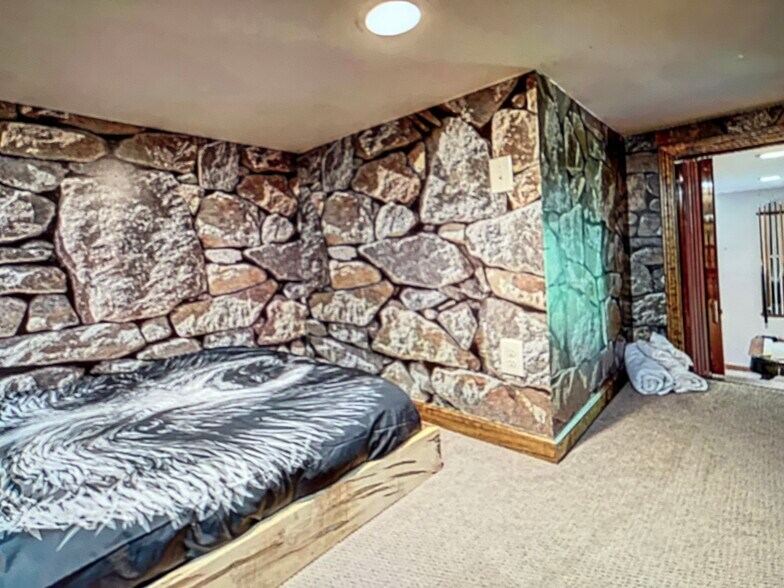 Seven room twins bed - 7022 Aska Rd