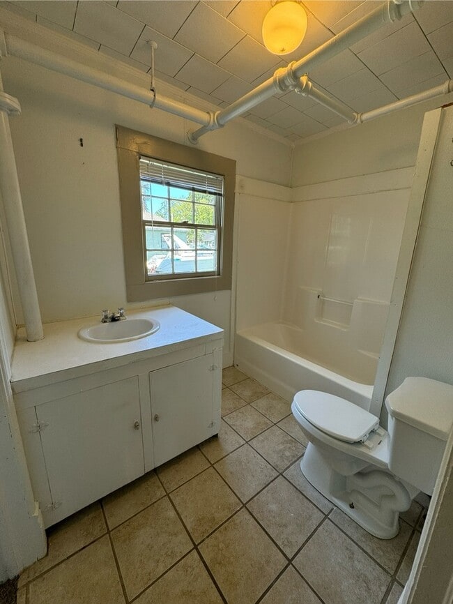 Building Photo - 311 N Confederate Ave