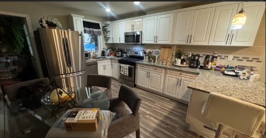 Building Photo - 956 1/2 Dehart Pl