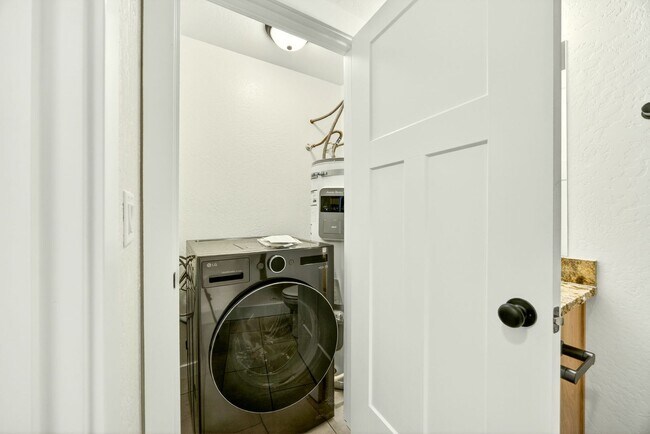 Building Photo - Brand New Single Level Home, Furnished or Unfurnished