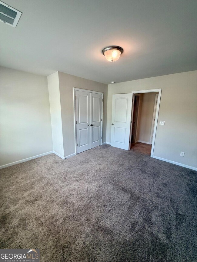 Building Photo - 7091 Gladstone Cir