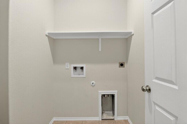 Building Photo - 137 Miracle Dr