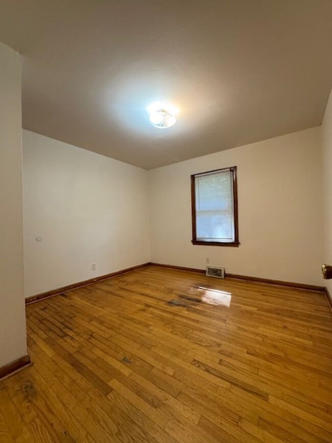 Building Photo - 906 N Audubon Ave