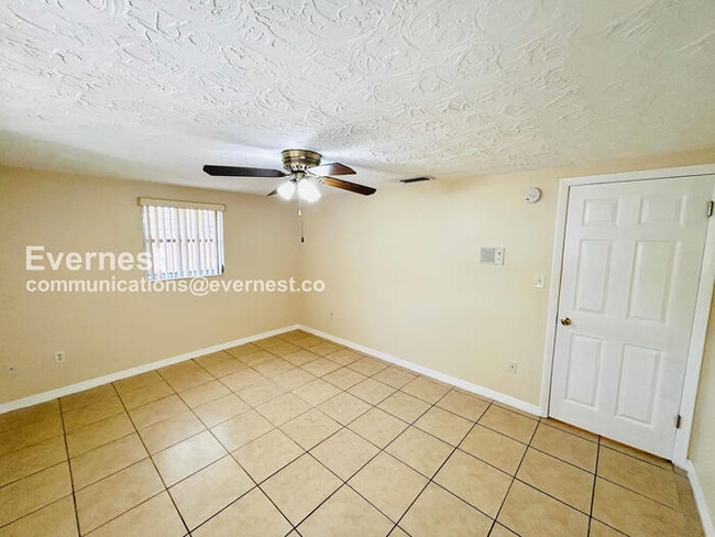 Building Photo - 2127 Erin Dr