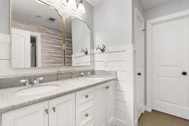 Building Photo - 3203 Poe Dr