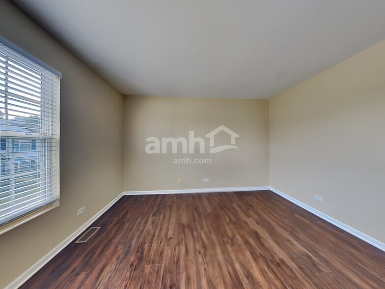 Building Photo - 1350 W Crane View Ct