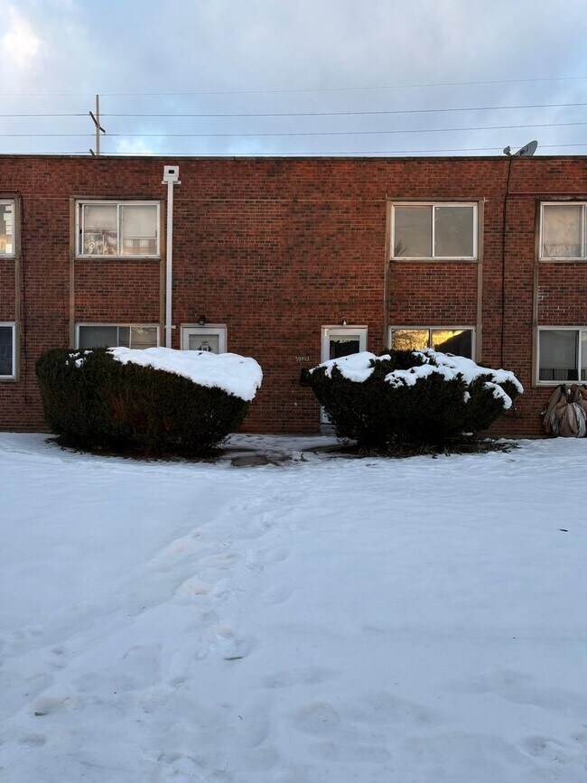 Building Photo - 5974 Glenway Dr