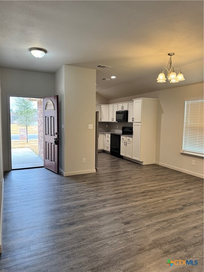 Building Photo - 909 2nd St