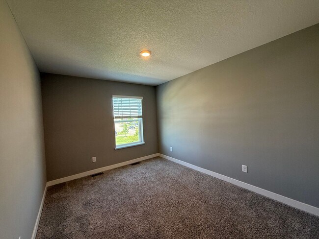 Building Photo - Comfort & Space Await in This Stunning 4BR Dayton Home