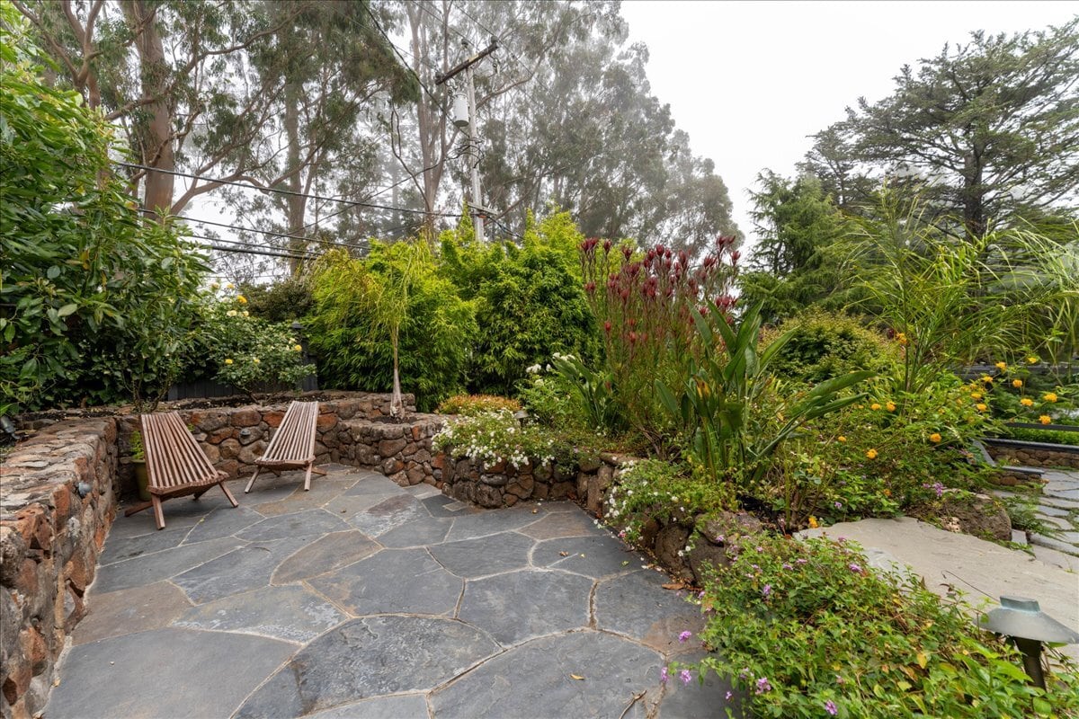 Private Rose Garden - 473 Panoramic Hwy