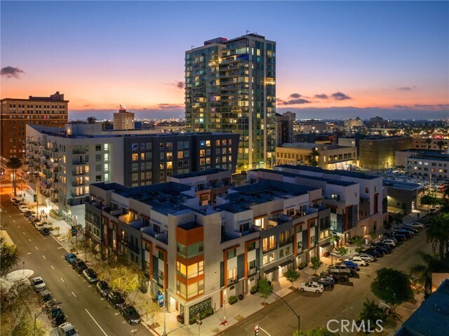 Building Photo - 225 Elm Ave