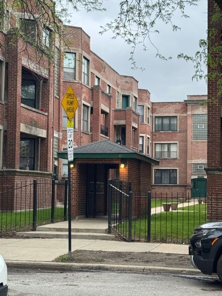 Building Photo - 6108 S Dorchester, 2W
