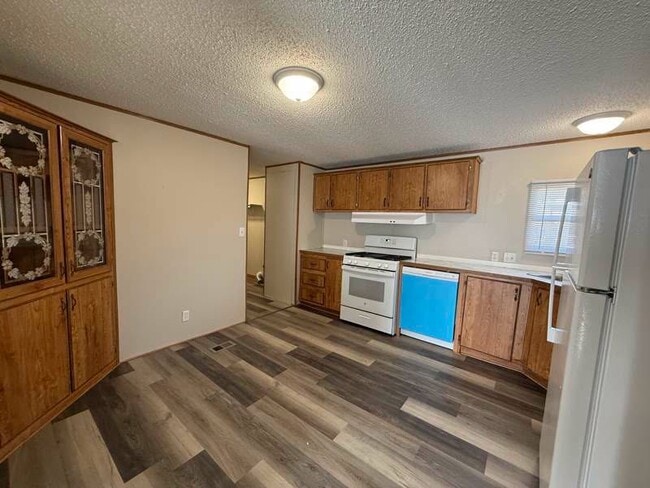 Building Photo - Spacious & Affordable 3BR Home in Belleville - Pet-Friendly, Central AC & Only $900!