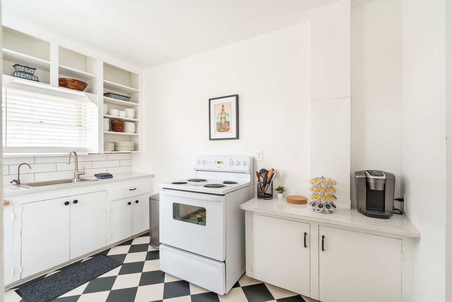 Building Photo - 825 SE 49th Ave