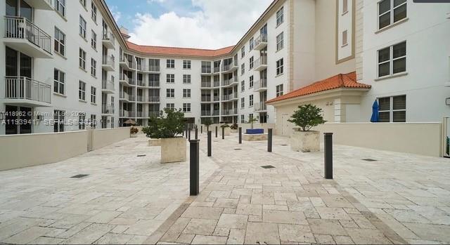 Building Photo - 2030 Douglas Rd