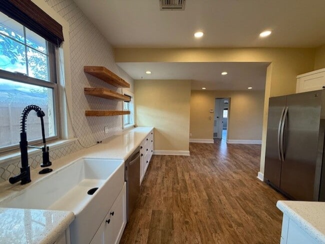 Building Photo - Coming Nov 17 - 3 Bedroom 2 Bath home in Clarkdale contact Property Pros Property Management