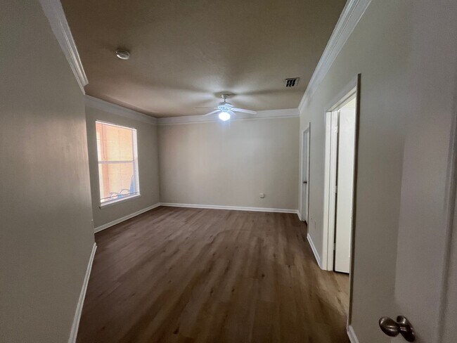 Building Photo - 8819 Villa View Cir