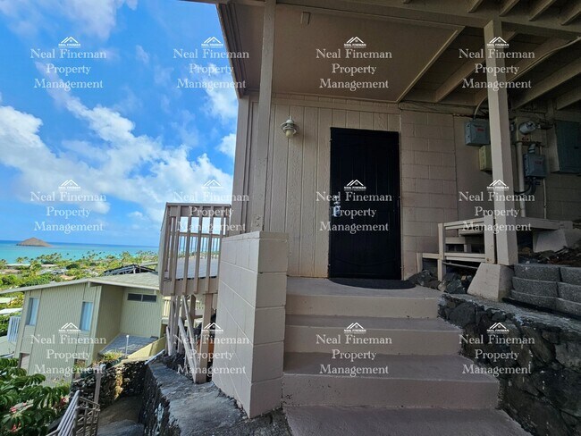 Building Photo - Studio/1 Bathroom Apartment. 60 steps walk up to the apartment. No parking. Rented as shown