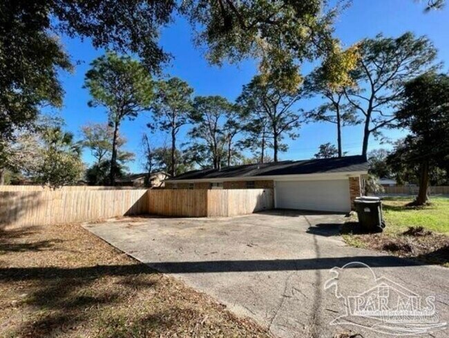 Building Photo - 8100 6 Pence Dr