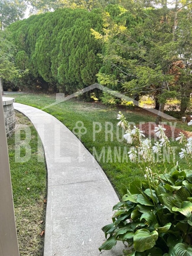 Building Photo - Luxurious 2 Bedroom Condo