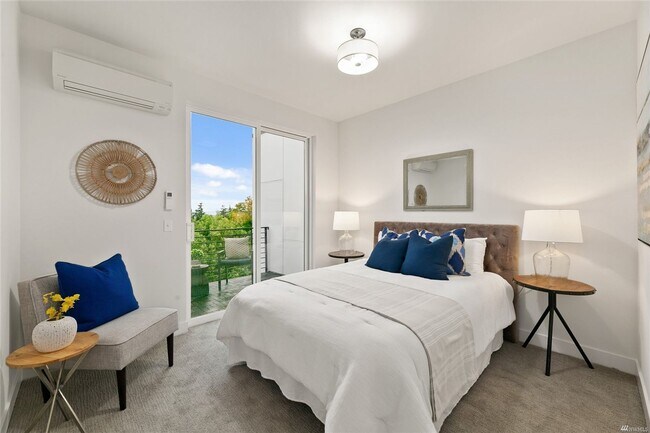 Building Photo - Newer 2 Bed/ 2 Bath Townhome in North Beacon Hill