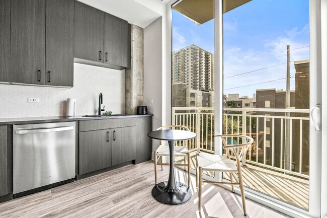 Building Photo - 617 N 12th St