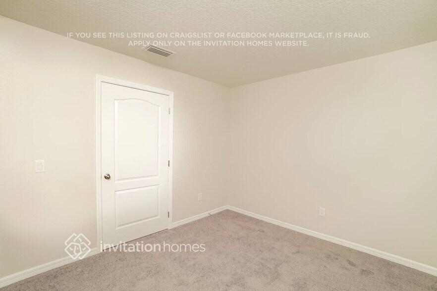 Building Photo - 14810 Caravan Ave