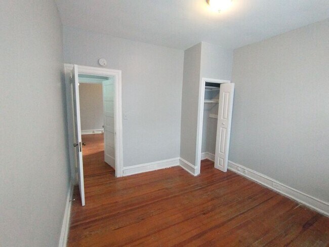 Building Photo - 307 Dolphin St
