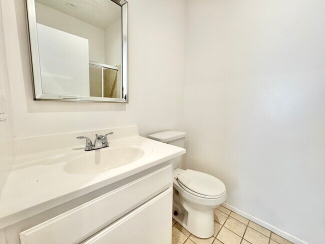 Building Photo - 5139 W Maplewood Ave