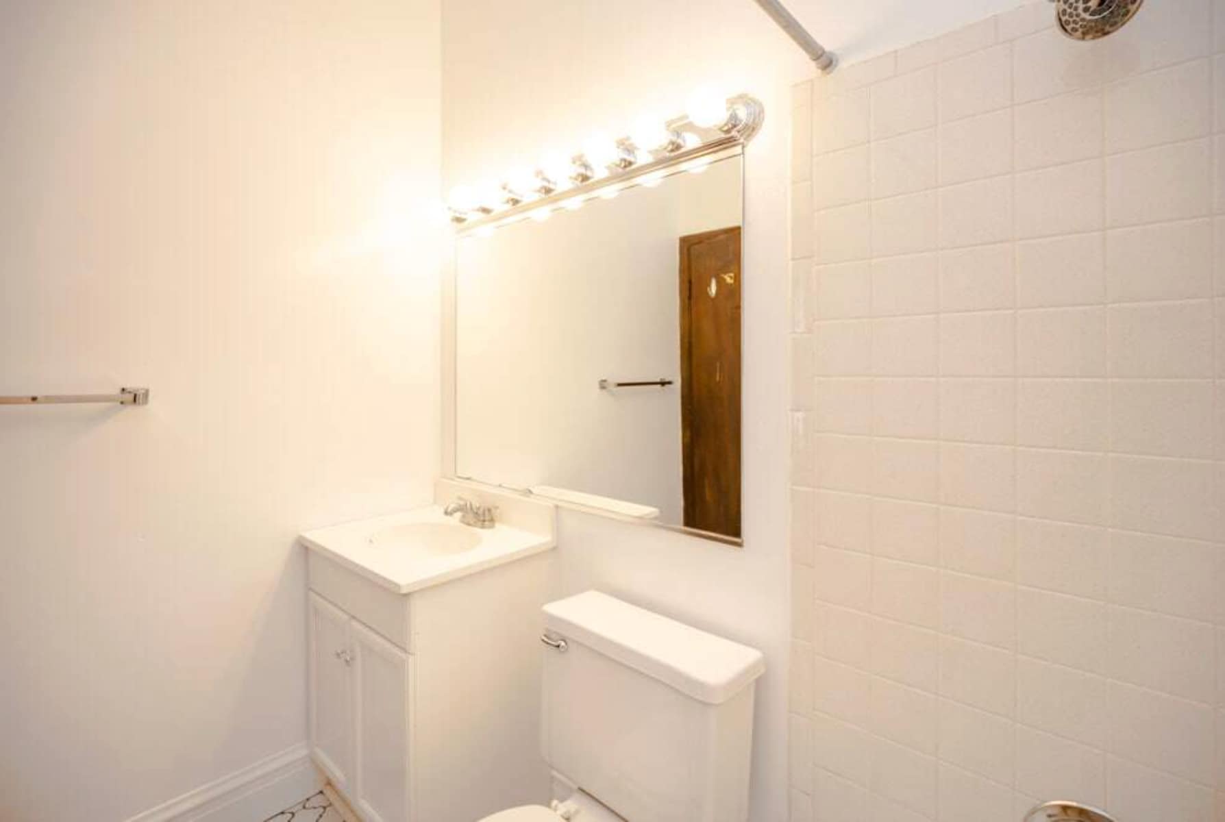 Building Photo - 1251 W Belden Ave