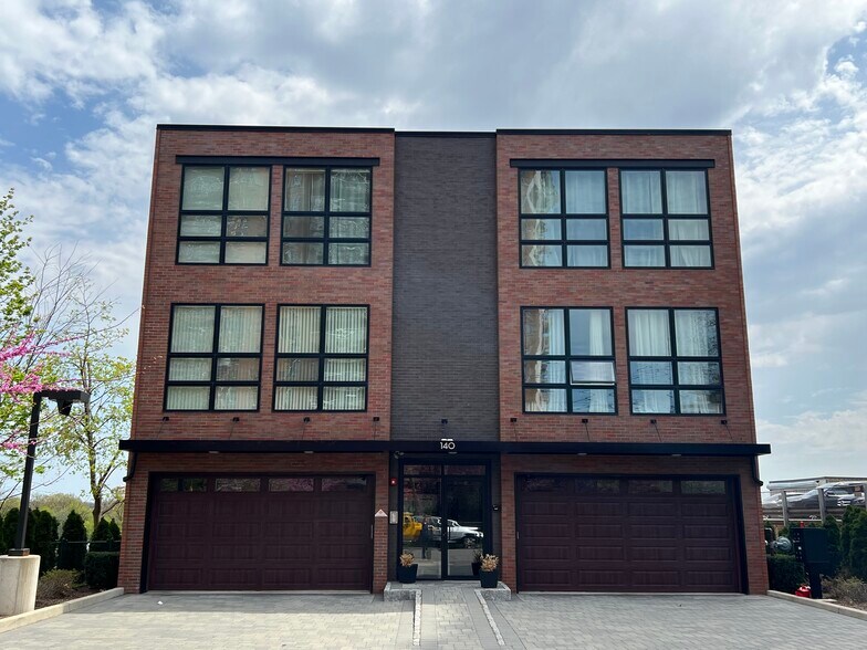 Building Photo - 140 Comet Way