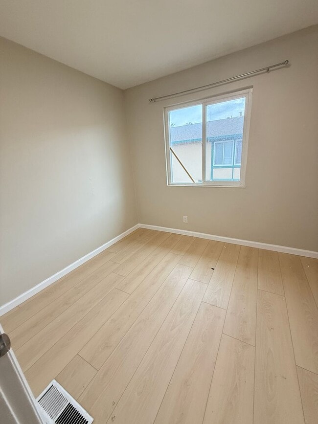 Building Photo - 27755 Del Norte Ct